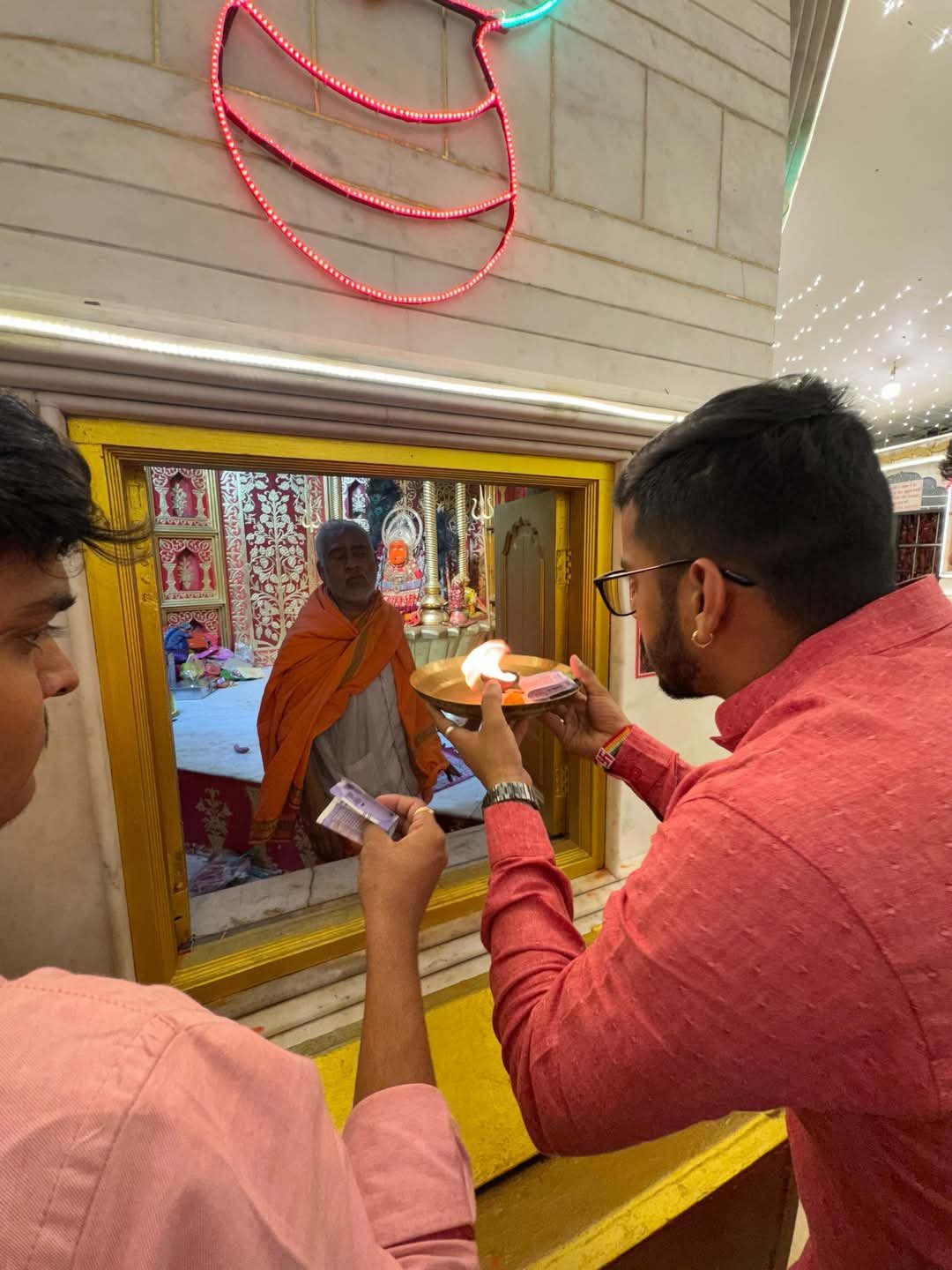 राजनांदगांव: जैनम ने मां बम्लेश्वरी के दर्शन किए, मांगा खुशहाली का आशीष