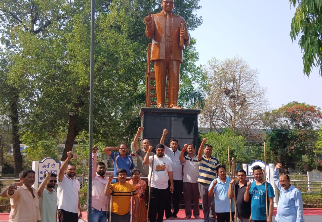 राजनांदगांव : डॉ भीमराव अम्बेडकर जी के जयंती पर स्वछता अभियान का आयोजन किया गया
