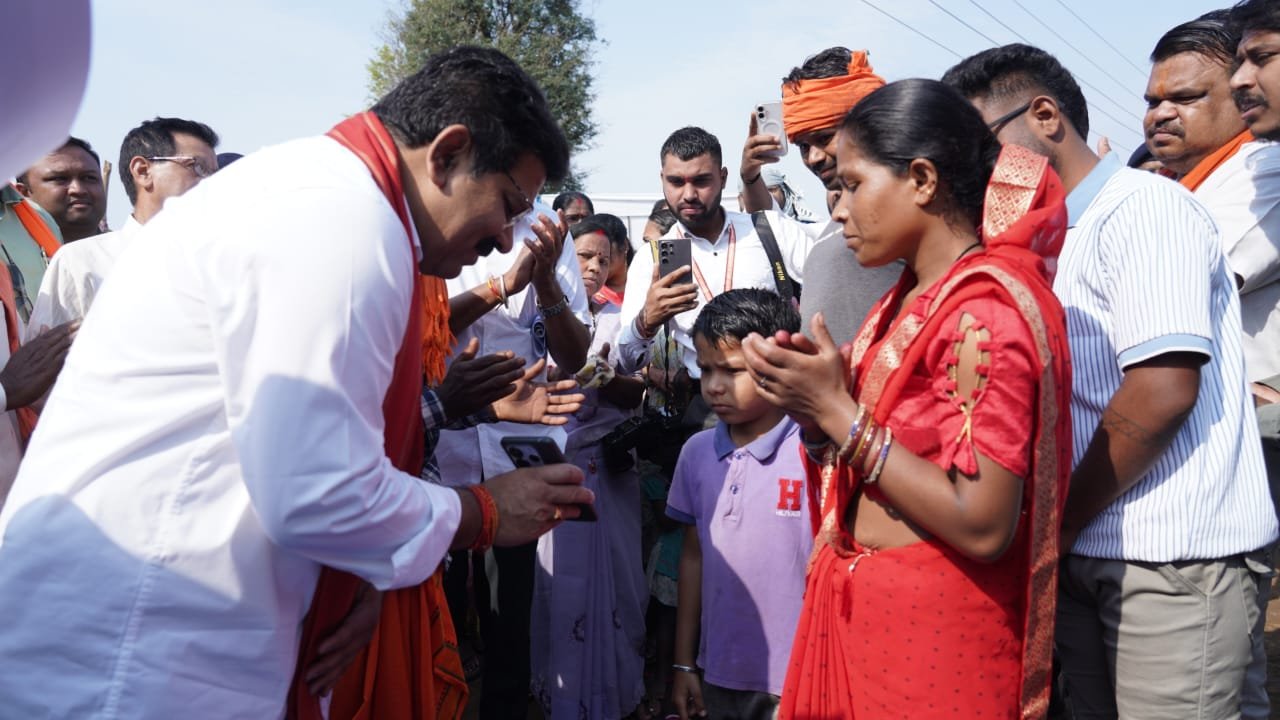 CG : उप मुख्यमंत्री विजय शर्मा पहुंचे ग्राम पंचायत हल्बा कचोरा के आश्रित ग्राम शासन कचोरा