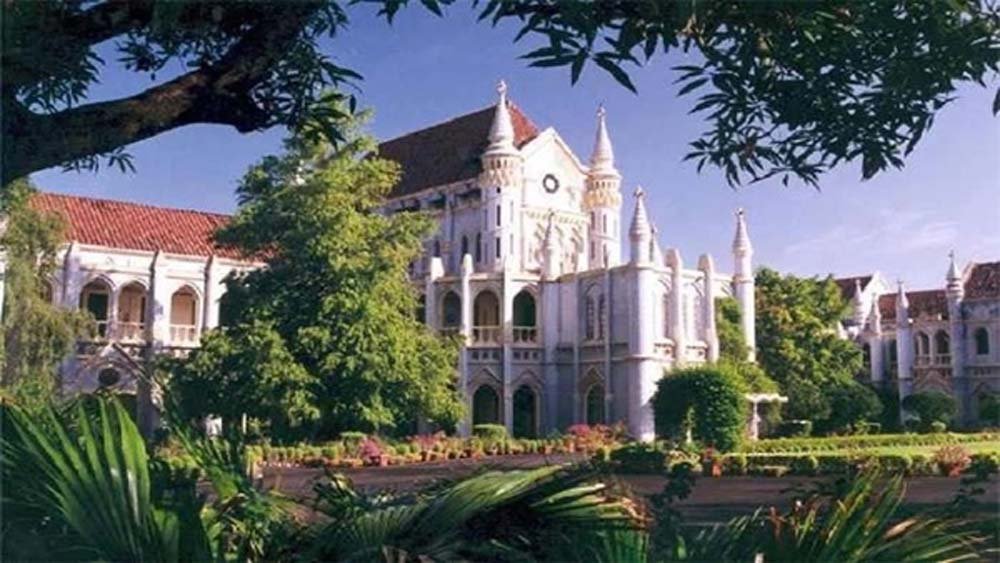 एमपी हाईकोर्ट ने मोबाइल एप के जरिए उपयोगकर्ताओं का डाटा चुराने और सायबर ठगी के आरोप में जवाब-तलब किया