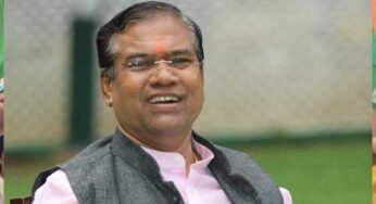 मंडला में तिरंगा यात्रा में शामिल हुए सांसद फग्गन सिंह कुलस्ते, हमारे आतंकवादी वाले बयान पर दी सफाई
