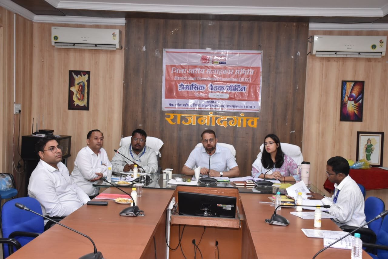 राजनांदगांव : शासन की योजना अंतर्गत बैंकिंग क्षेत्र अधिक समावेशी एवं जनता के द्वार तक सेवाओं को पहुंचाने का बना माध्यम : कलेक्टर
