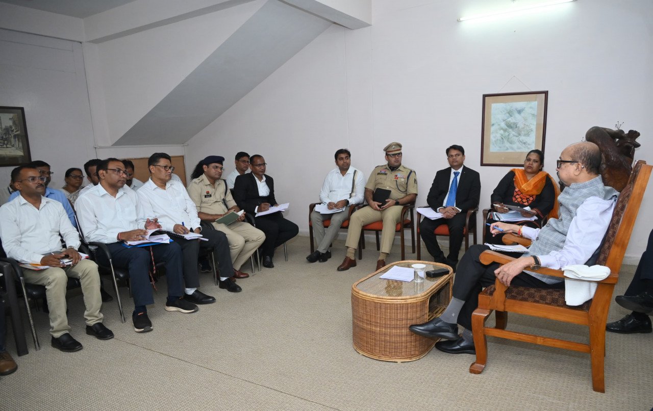 CG : राज्यपाल ने खैरागढ़ जिले में गोद ग्राम सोनपुरी के विकास कार्यों का लिया जायजा