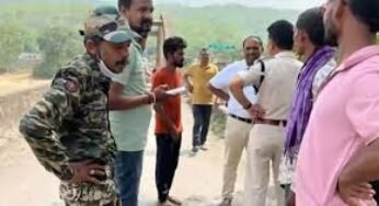 CG : लाईनमेन की सड़क हादसे में मौत, पुल से गिरा