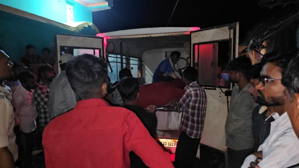 CG : हत्यारे ने 2 मासूमों को किया अनाथ, घर में मिली मां की खून से लथपथ लाश…