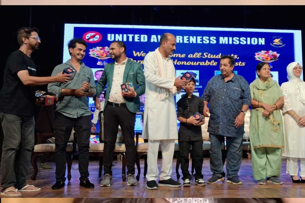 गुडिया लौट आओ नाटक की भव्य प्रस्तुति