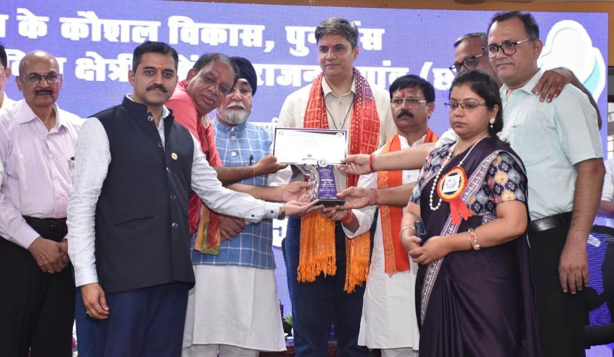 राजनांदगांव : दिव्यांगजनों के जीवन को बेहतर एवं सशक्त बनाने की दिशा में सीआरसी एक अद्भूत केन्द्र : पूर्व सांसद अभिषेक सिंह