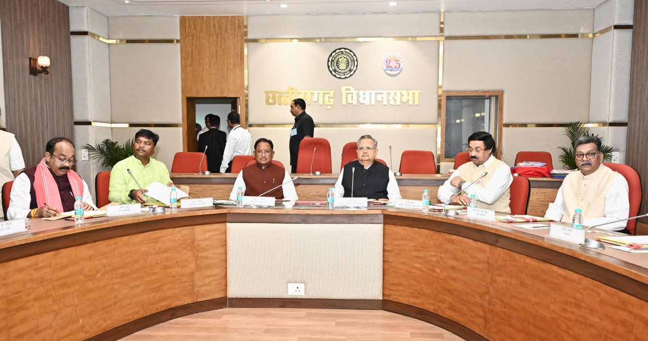 CG : विधानसभा अध्यक्ष डॉ रमन सिंह की अध्यक्षता में विधानसभा के समिति कक्ष में कार्य मंत्रणा समिति की बैठक आयोजित की गई