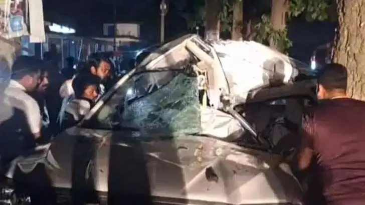 CG : अनियंत्रित होकर पेड़ से टकराई तेज रफ्तार कार, युवक-युवती की मौके पर ही मौत, 3 की हालत गंभीर…