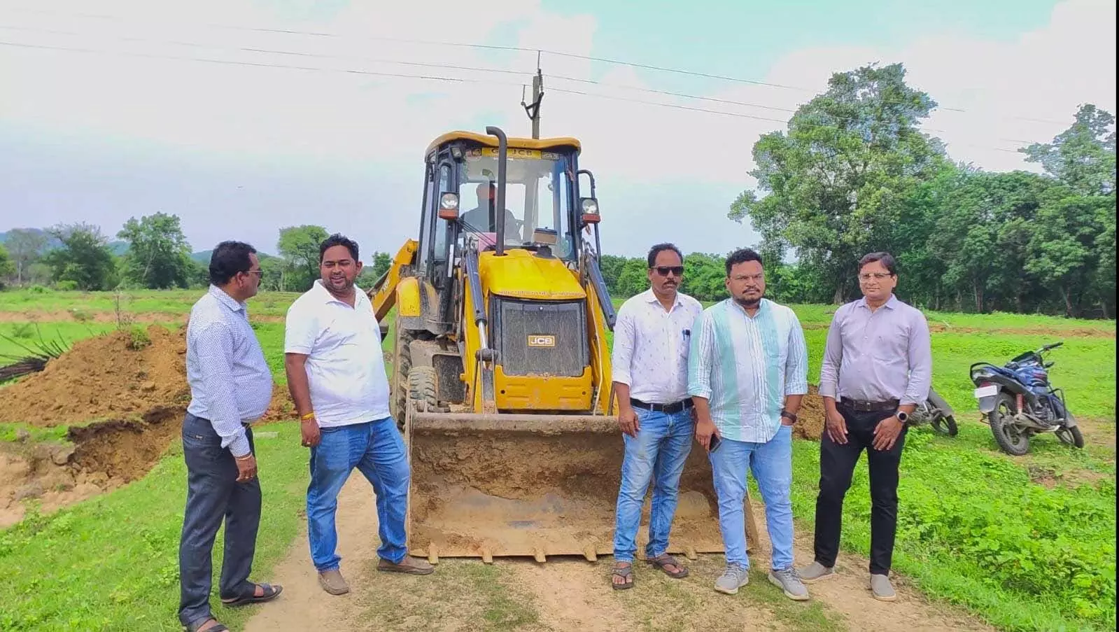 CG : दो अवैध प्लाटिंग पर कार्रवाई, तहसीलदार ने चलवाया बुलडोजर