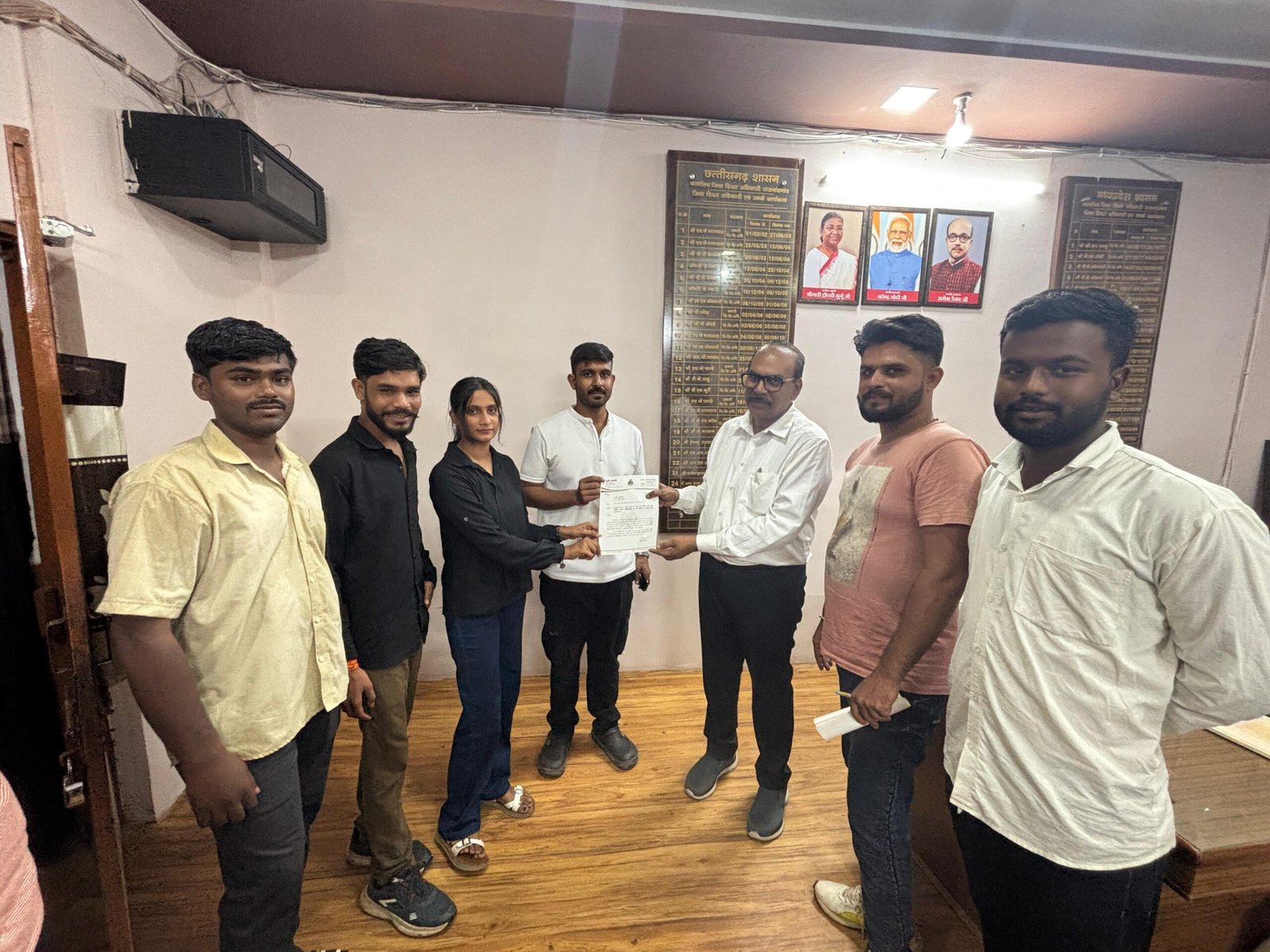 राजनांदगांव : स्कूलों की सुरक्षा को लेकर NSUI ने सौंपा मुख्यमंत्री के नाम ज्ञापन