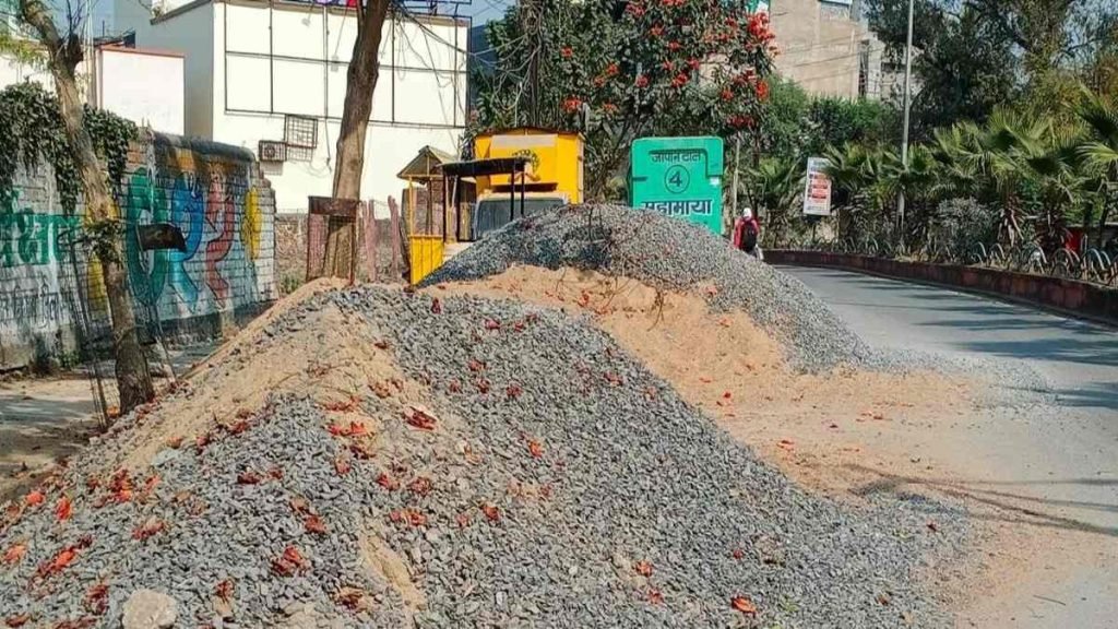 CG : सड़क पर निर्माण सामाग्री रखने वालों को भरना होगा तगड़ा जुर्माना,