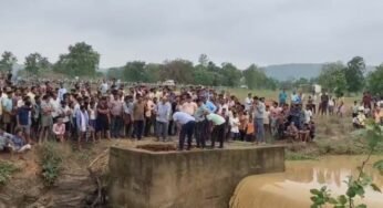 CG : बारिश के चलते धंसा नाले में बना स्टॉप डैम, मौके पर मौजूद बुजुर्ग मुरूम में दबा, 24 घंटों से रेस्क्यू जारी…