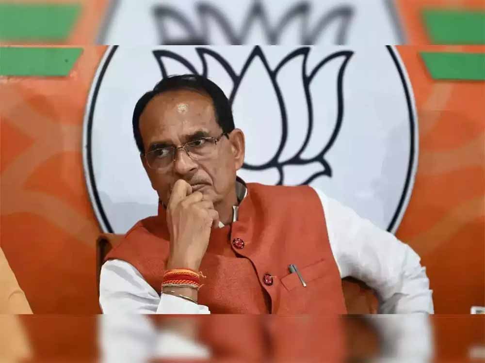 विदिशा में अफसरों पर गरजे शिवराज, बोले- जांच दल आया तो नहीं बख्शे जाएंगे