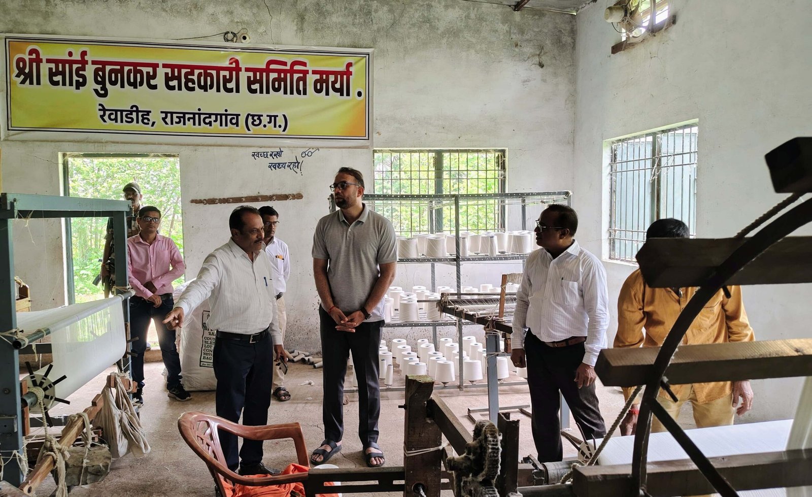 राजनांदगांव : कलेक्टर ने श्री सांई बुनकर सहकारी समिति मर्यादित रेवाडीह का किया आकस्मिक निरीक्षण
