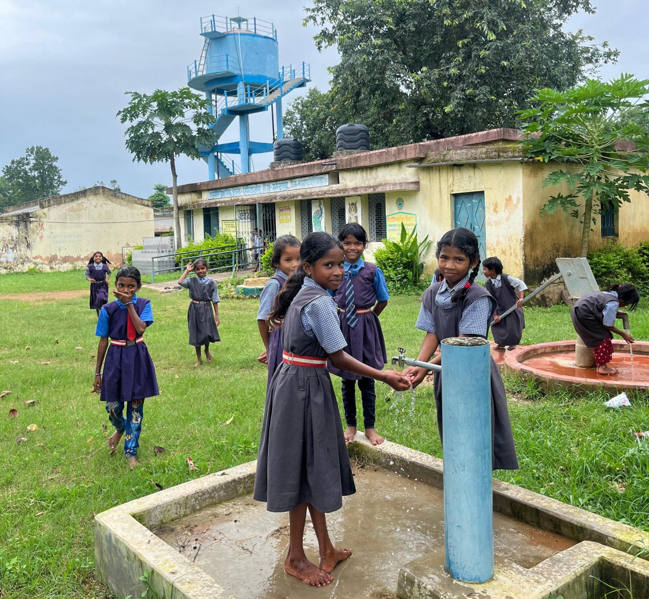 CG : ग्राम सिरियाखोह के शालाओं और आँगनबाड़ी केन्द्र में एफएचटीसी कनेक्शन से शुरू हुई स्वच्छ जल की आपूर्ति…