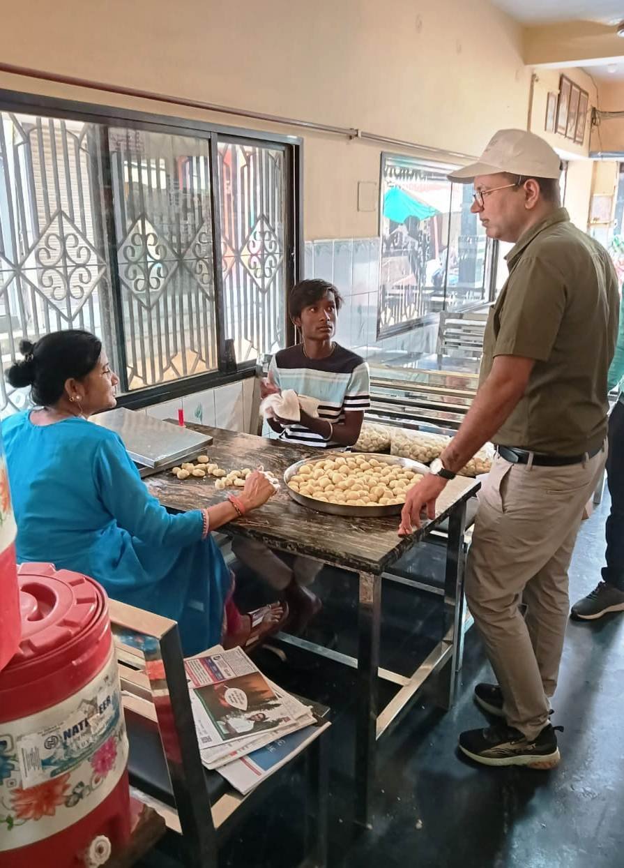CG : ‘बने खाबो-बने रहिबो’ अभियान में होटलों, ढाबों और स्ट्रीट फूड वेंडर्स की जांच…