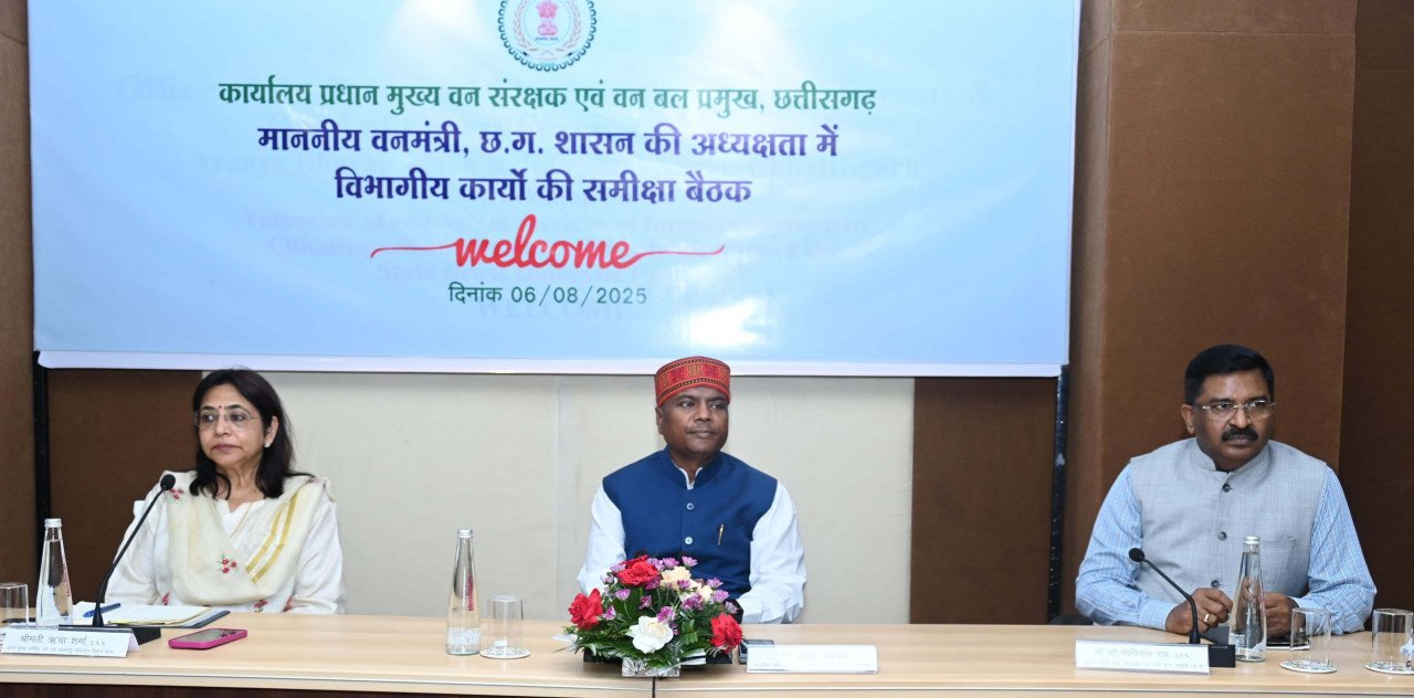 CG : वनमंत्री कश्यप ने वन्यप्राणी के संरक्षण और संवर्धन के लिए विशेष बल देने निर्देशित किया…
