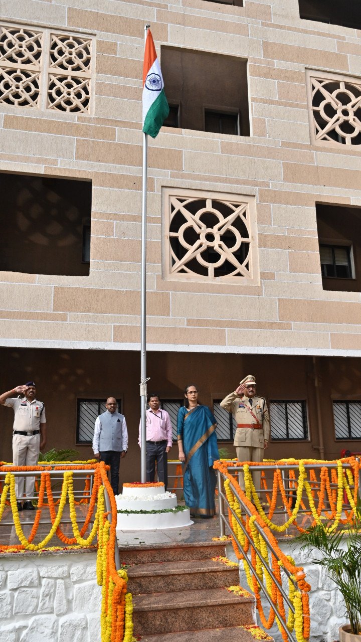 CG : स्वतंत्रता दिवस मंत्रालय में अपर मुख्य सचिव ने किया ध्वजारोहण…