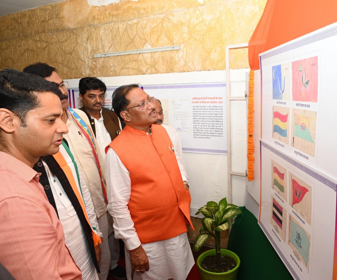 CG : मुख्यमंत्री साय ने छत्तीसगढ़ रजत महोत्सव फोटो प्रदर्शनी का किया शुभारंभ…