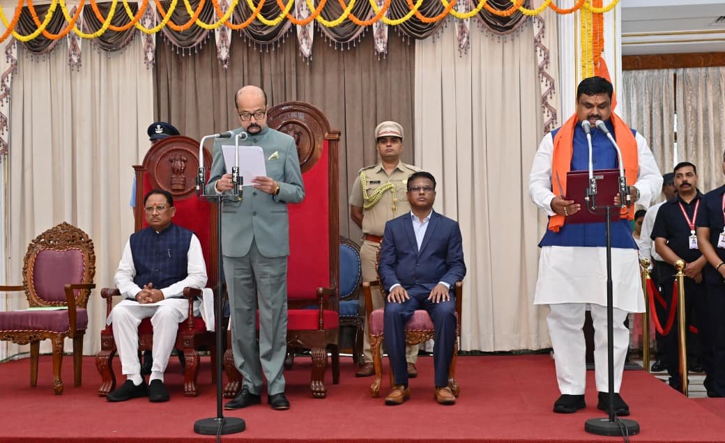 CG : राज्यपाल डेका ने दिलाई तीन मंत्रियों को शपथ…