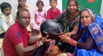 रायपुर : दो बहनों ने भाई को दिया सुरक्षा का अनोखा तोहफ़ा : राखी के साथ पहनाया हेलमेट