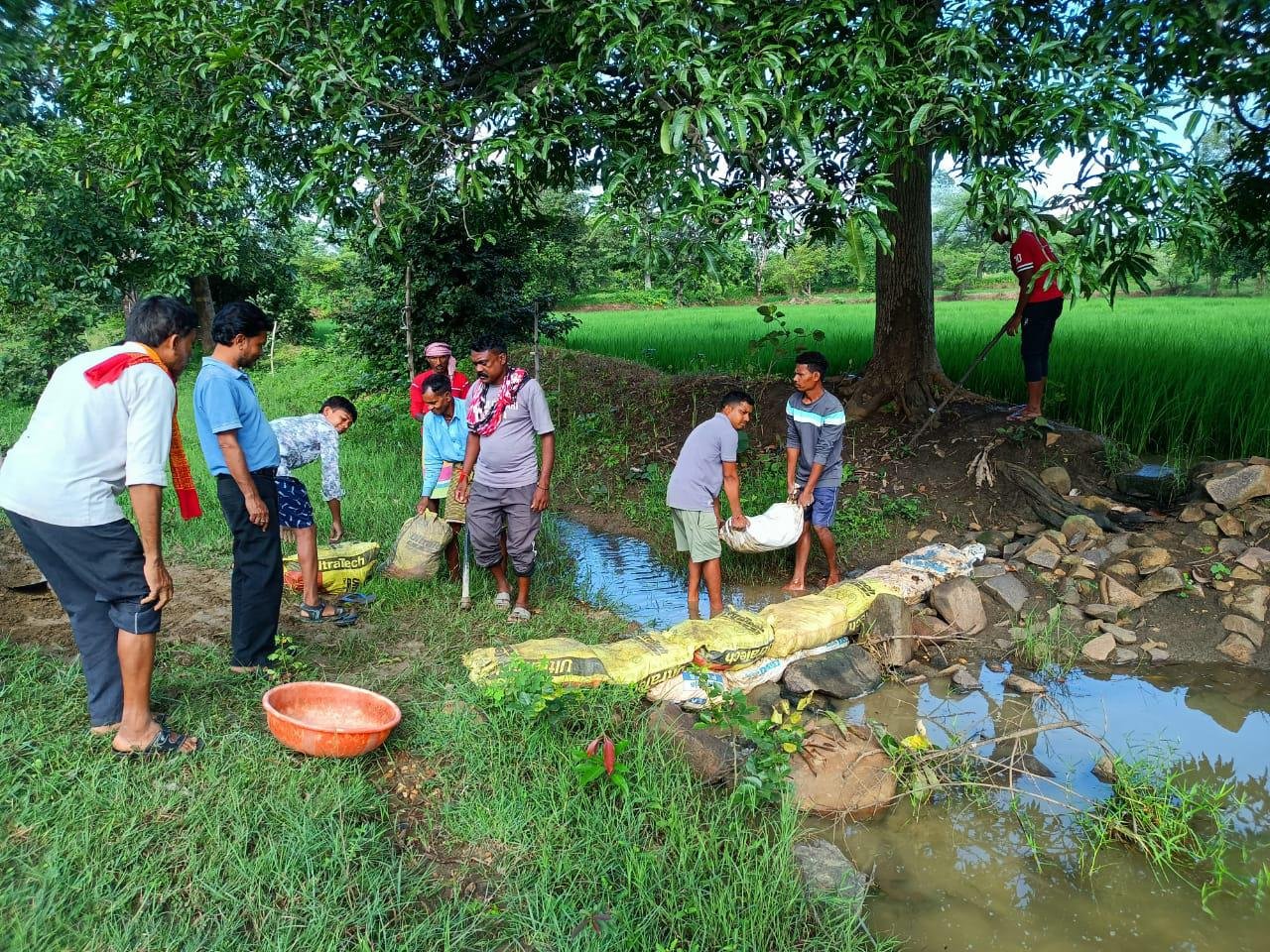 मोहला : जल संरक्षण की अनोखी पहल, जिले में 'बोरी बंधन' कार्यक्रम का हुआ शुभारंभ