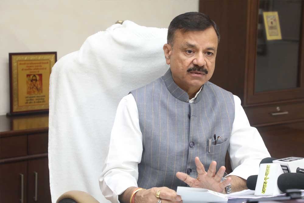 सरकारी स्कूलों की पाठ्य पुस्तकों का मुद्रण कार्य उच्च गुणवत्तापूर्ण हो- स्कूल शिक्षा मंत्री सिंह