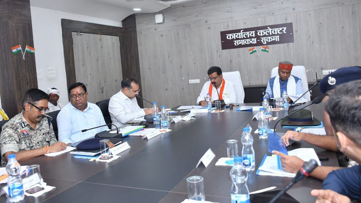 रायपुर : नक्सलवाद के खात्मे के लिए समाज के सभी वर्गों का सहयोग जरूरी – उपमुख्यमंत्री विजय शर्मा