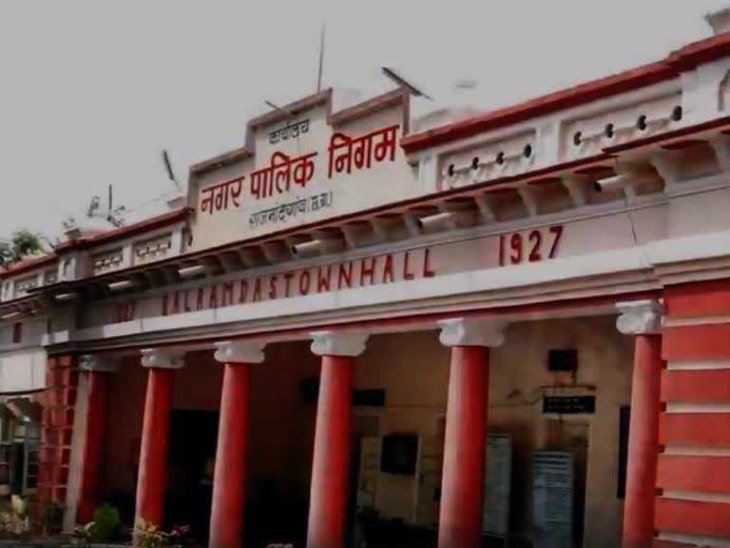 “जयस्तंभ चौक से गायब तिरंगा झंडा – राजनांदगांव 2025”