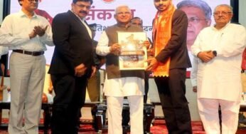 सरकार के कल्याणकारी कार्यक्रमों की सफलता सुनिश्चित कराएं : राज्यपाल पटेल