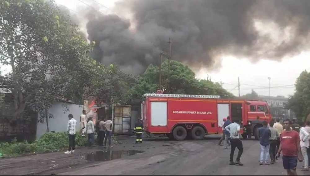 ऑयल फैक्ट्री में भयानक आग, आसपास के इलाके में मचा हड़कंप