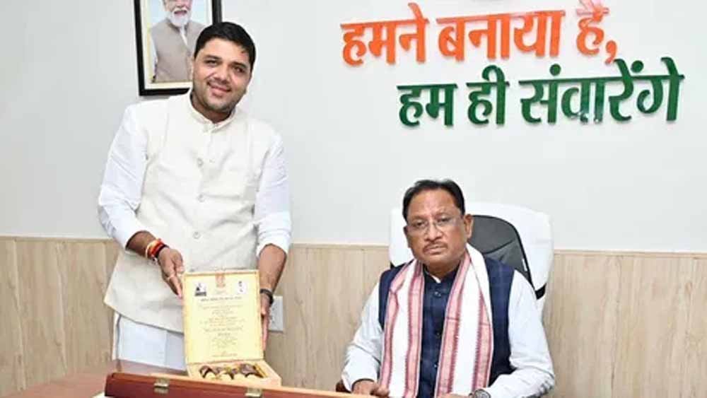 भिलाई: कैन डू पर्वत फाउंडेशन के अध्यक्ष अतुल पर्वत ने CM साय से की मुलाकात, जन्मदिन का निमंत्रण दिया