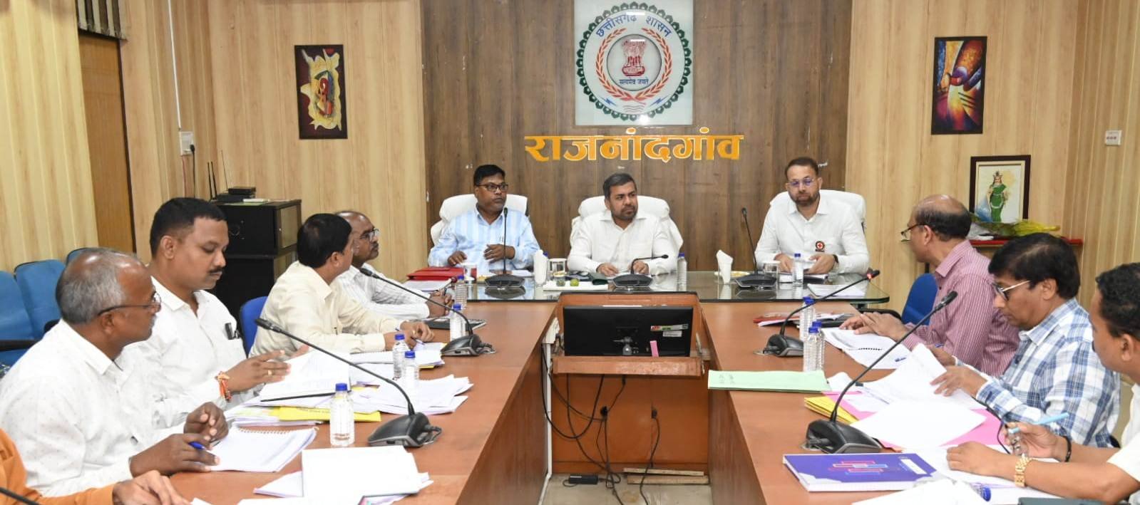 राजनांदगांव : पॉवर कंपनी के अध्यक्ष डॉ. रोहित यादव ने विभागीय कार्यों की प्रगति पर मैदानी अधिकारियों की ली समीक्षा बैठक