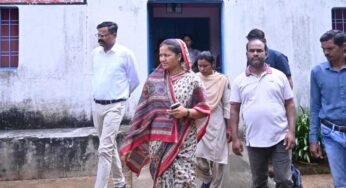 रायपुर : मंत्री श्रीमती लक्ष्मी राजवाड़े ने बलरामपुर में विभिन्न संस्थाओं का किया निरीक्षण