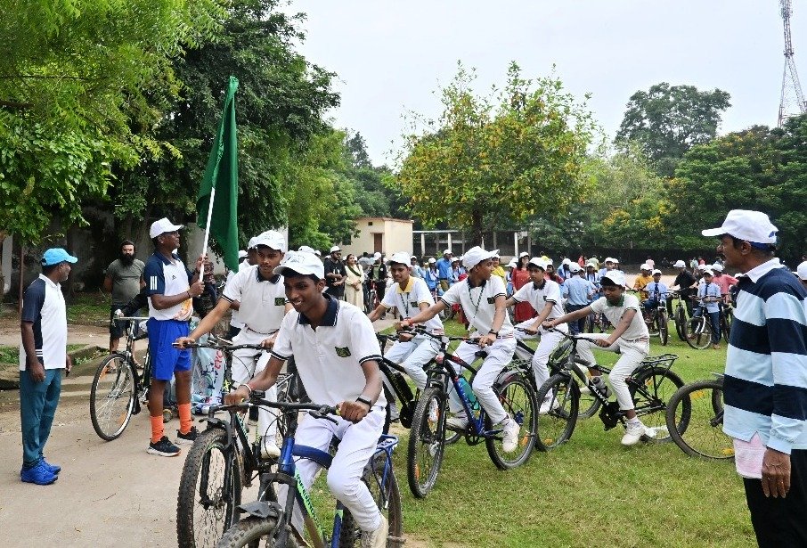 CG : राष्ट्रीय खेल दिवस पर निकाली गई साइकल रैली