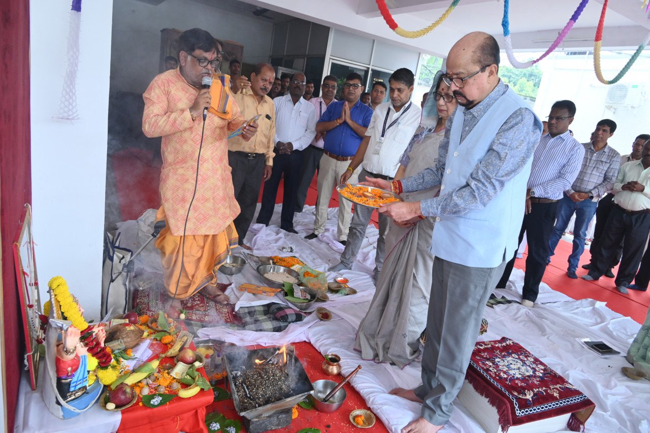 CG : राजभवन में मनाई गई विश्वकर्मा जयंती