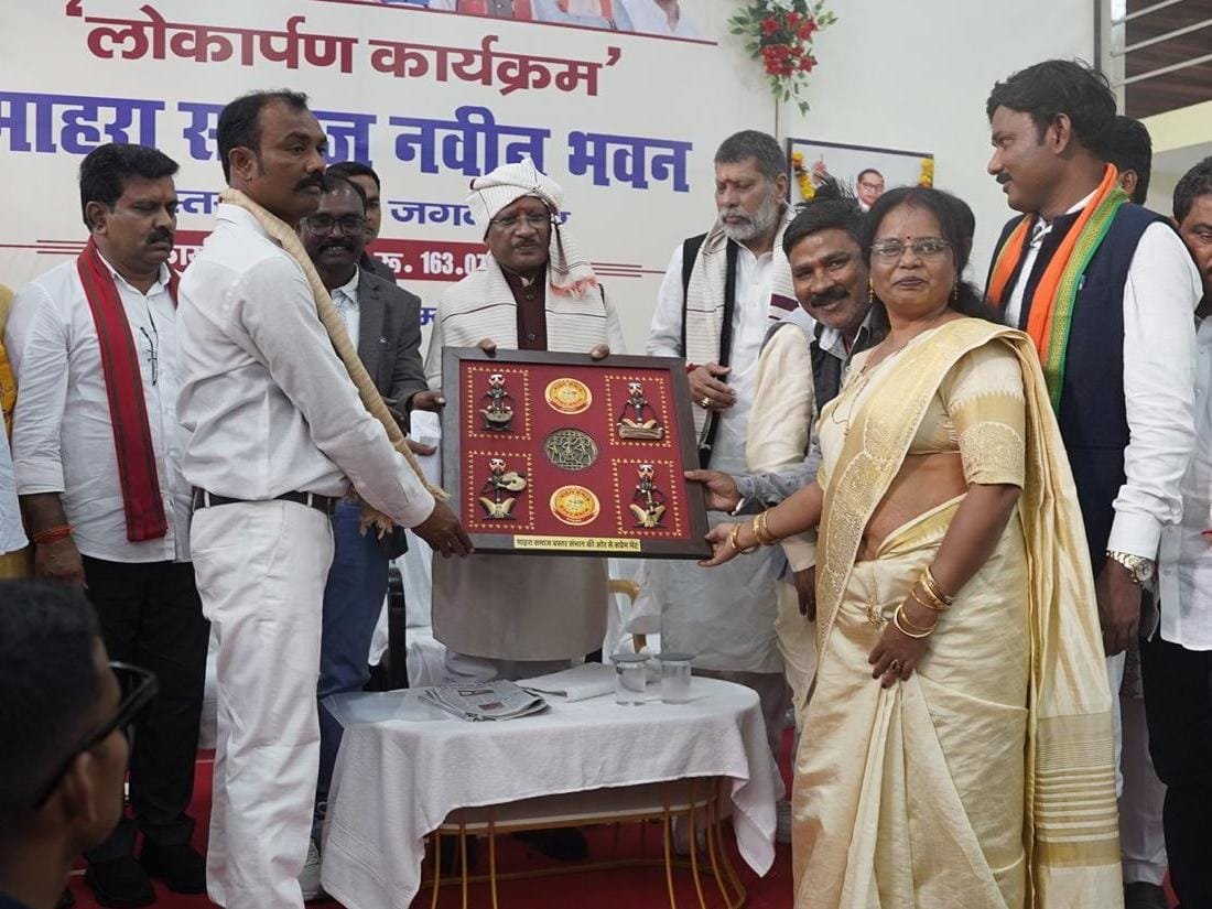 CG : मुख्यमंत्री विष्णुदेव साय ने किया माहरा समाज के नवनिर्मित सामाजिक भवन का लोकार्पण: एक करोड़ 63 लाख रुपए की लागत से बना सामाजिक भवन