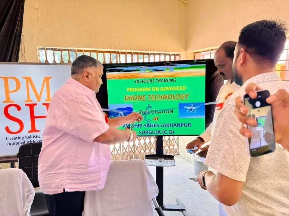 CG : सरगुजा अंचल के विद्यार्थियों को मिल रहा एडवांस ड्रोन का प्रशिक्षण
