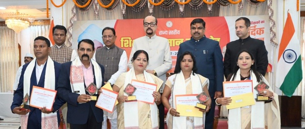 CG : शिक्षक अपने विद्यार्थियों के लिए रोल मॉडल होता है: राज्यपाल डेका…