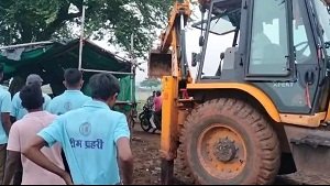 CG : अभनपुर में स्थित देशी-विदेशी मदिरा दुकानों के पास संचालित अवैध अहाते हटाए गए…