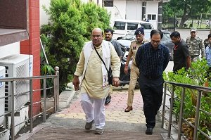 CG : जनजाति आयोग के अध्यक्ष का कलेक्टर-एसपी ने किया स्वागत…