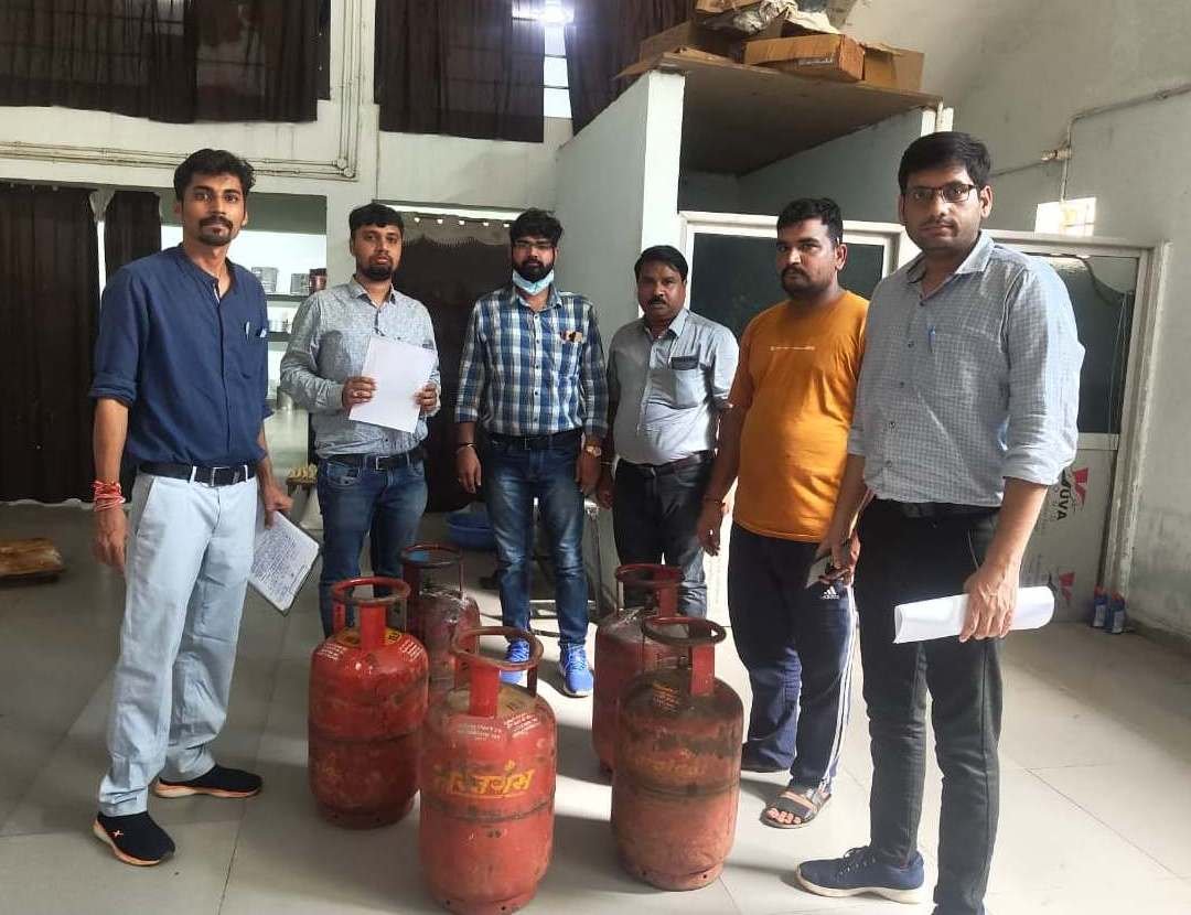 CG : व्यावसायिक प्रतिष्ठानों में घरेलू गैस सिलेंडर का उपयोग…