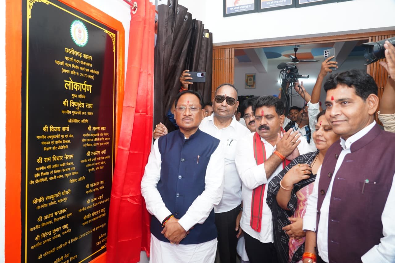 CG : सीएम साय ने धमतरी के करेली बड़ी से 51 महतारी सदनों का किया लोकार्पण…