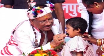 मुख्यमंत्री विष्णुदेव साय का आत्मीय और वात्सल्यपूर्ण व्यवहार : नन्ही बच्ची भूमिका बघेल को दुलारते हुए खिलाया महुआ लड्डू