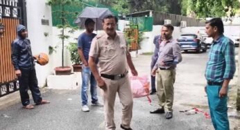 भोपाल के शारिक मछली का गुर्गा दिल्ली में NHRC मेंबर को मिठाई देकर मनाने पहुंचा