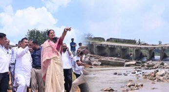 रायपुर : मंत्री श्रीमती लक्ष्मी राजवाड़े ने गोबरी नाला पर अस्थायी रपटा निर्माण कार्य का किया निरीक्षण