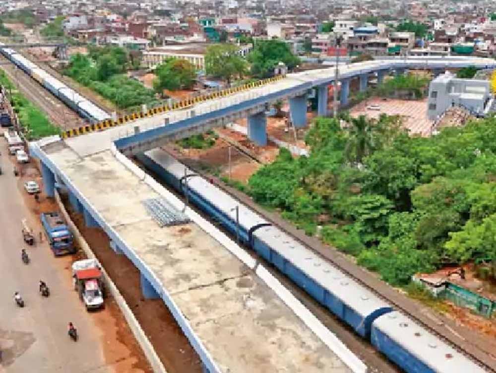 90 डिग्री ब्रिज मामले में HC की तीखी टिप्पणी: बलि का बकरा बाहर, किसी का तो सिर कटेगा