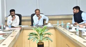 मुख्यमंत्री के प्रमुख सचिव ने नक्सल प्रभावित जिलों में विकास कार्यों की समीक्षा की