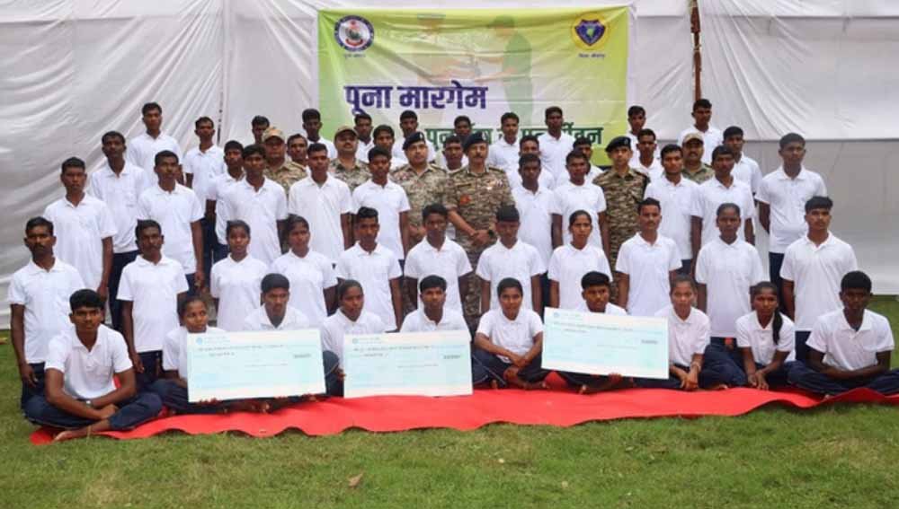 बीजापुर में नक्सलवाद को बड़ा झटका: 66 लाख के इनामी 51 नक्सलियों ने किया आत्मसमर्पण, 9 महिलाएं भी शामिल
